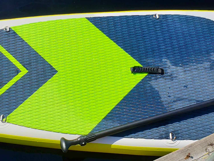 Vuokrataan käyttövalmis enero sea adventures sup-lautasetti pelastusliivillä