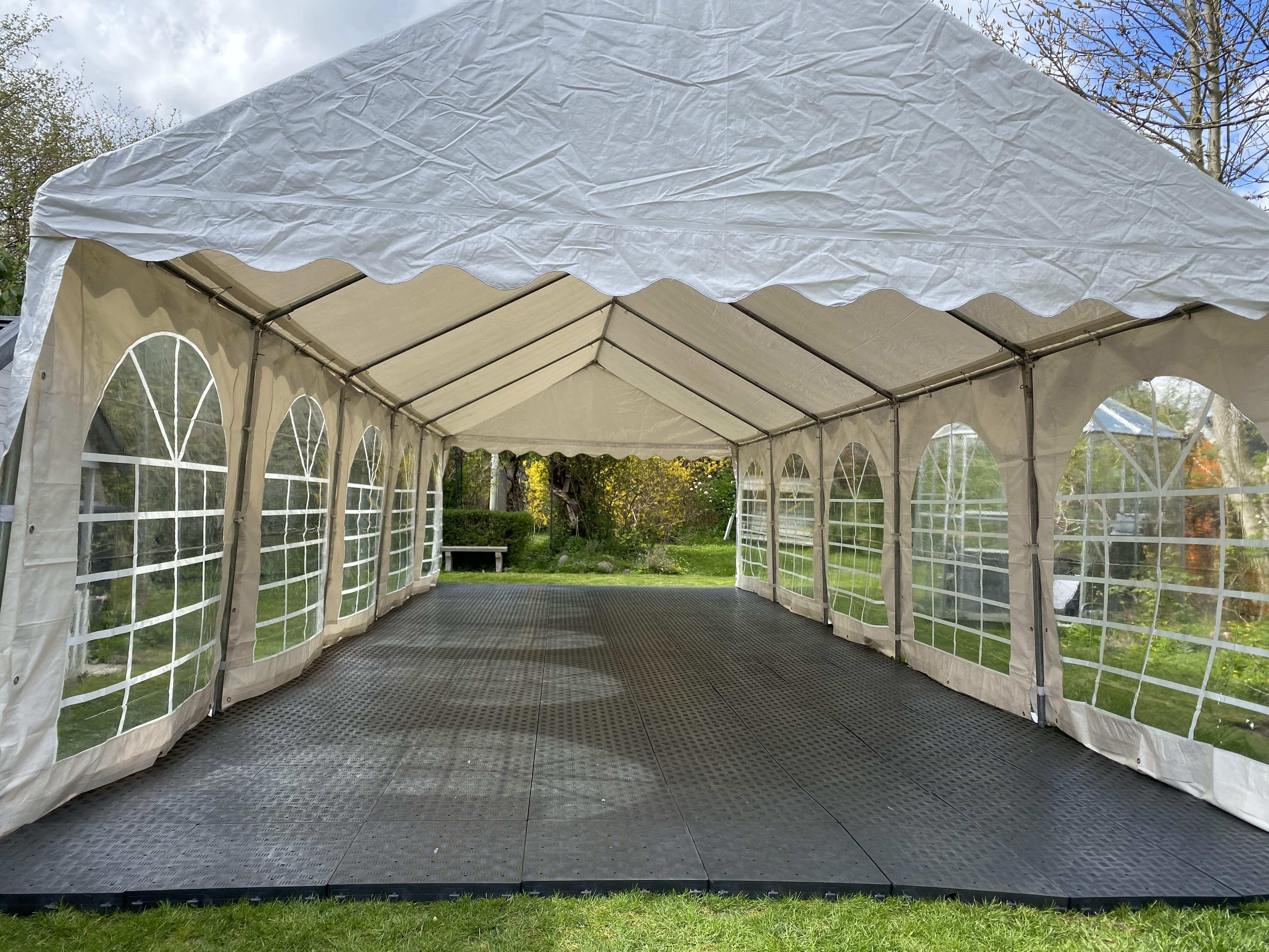 Teltgulv 40 kvm udlejes