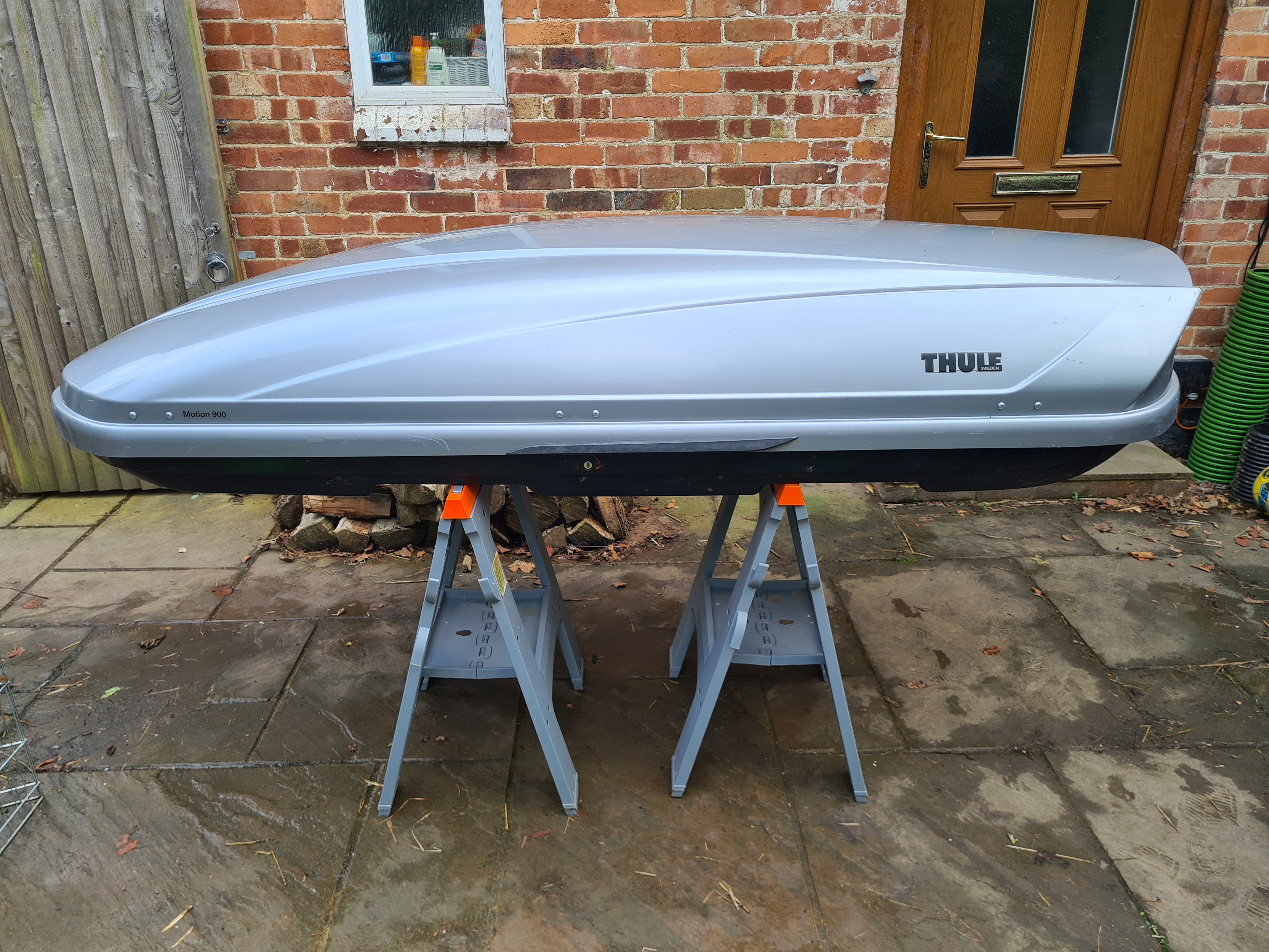 Thule motion 900 roof box silver 630l