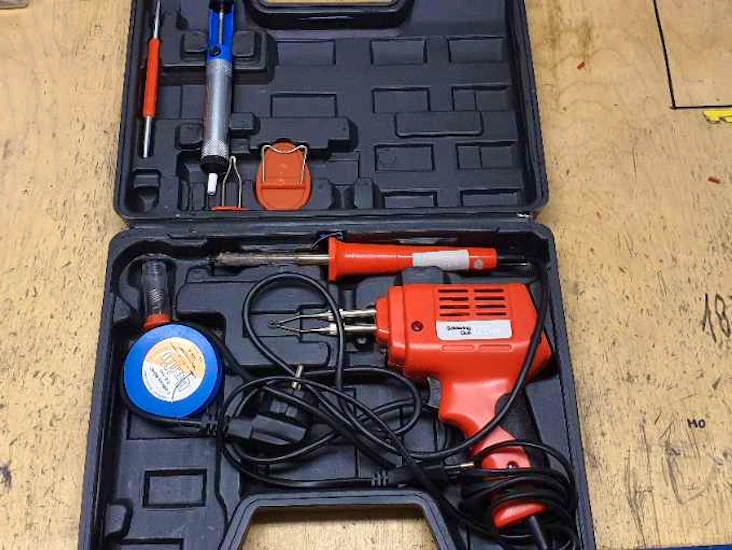 Lödkolv, hög och låg effekt.