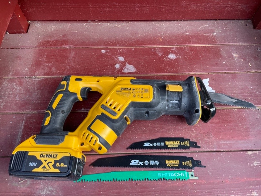 Bajonettsag dewalt batteri 18v 5ah - har lys