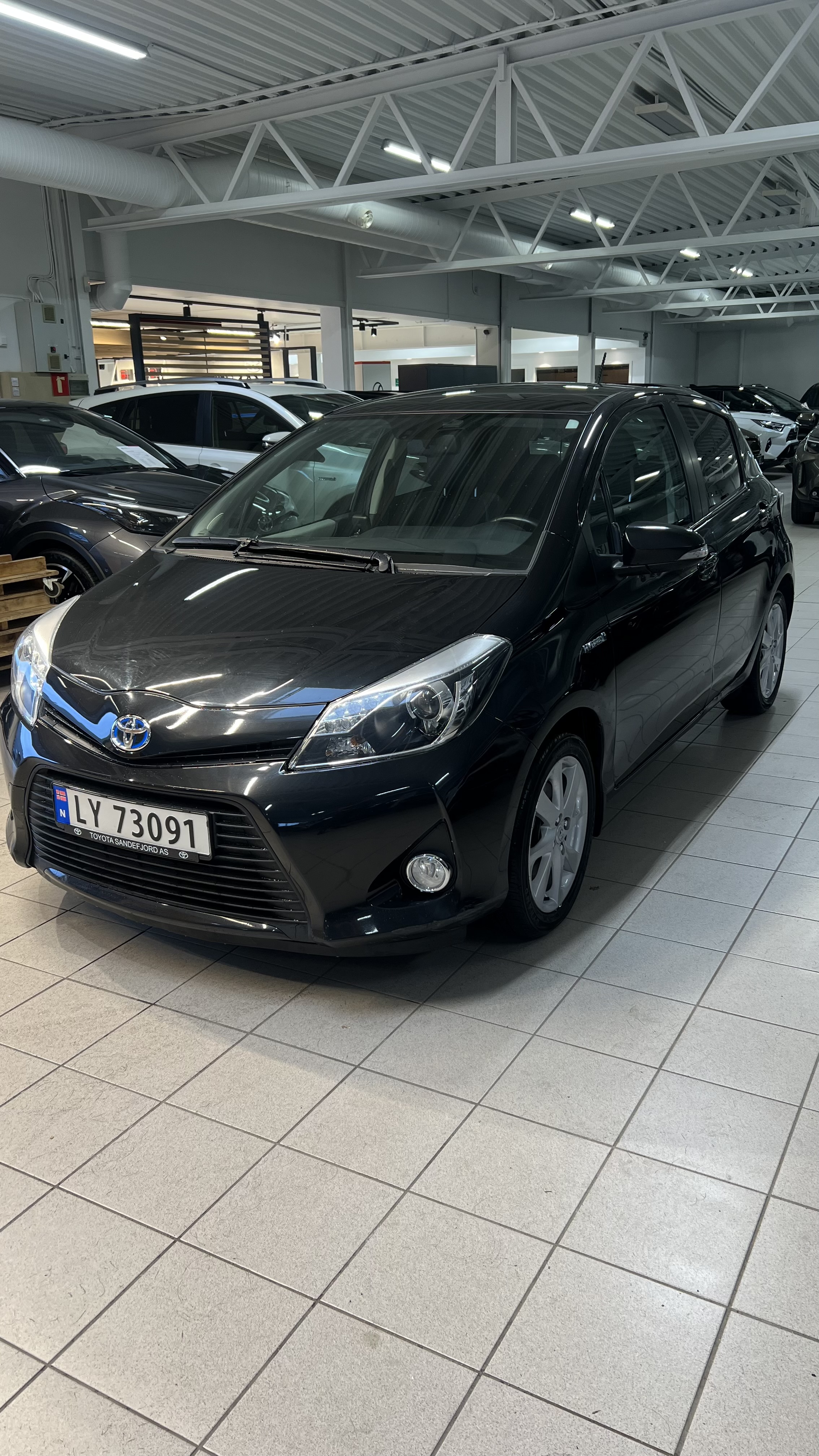 Toyota yaris hybrid automat 