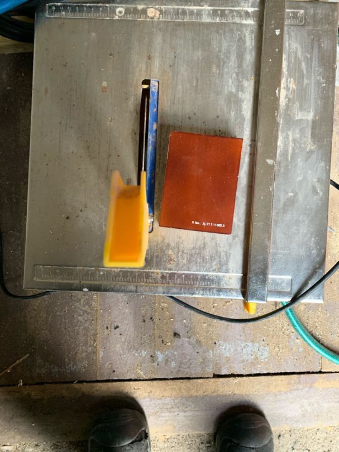 Fungerende fliskutter