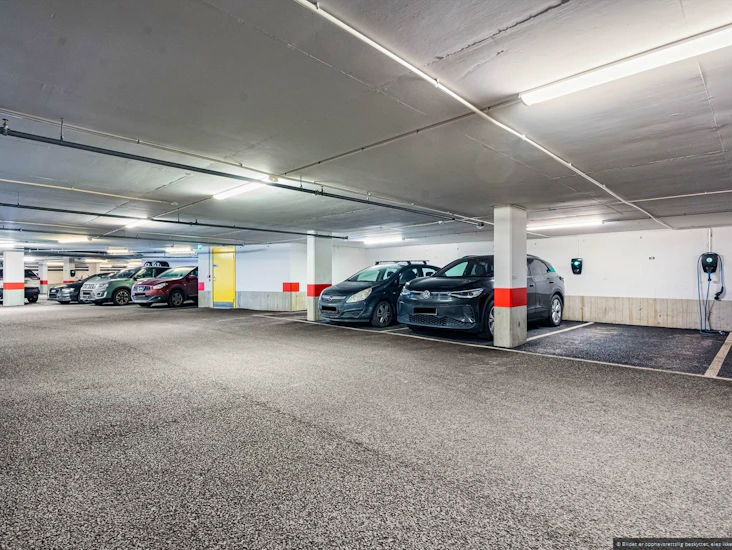 Garasjeplass rett ved lillo gård