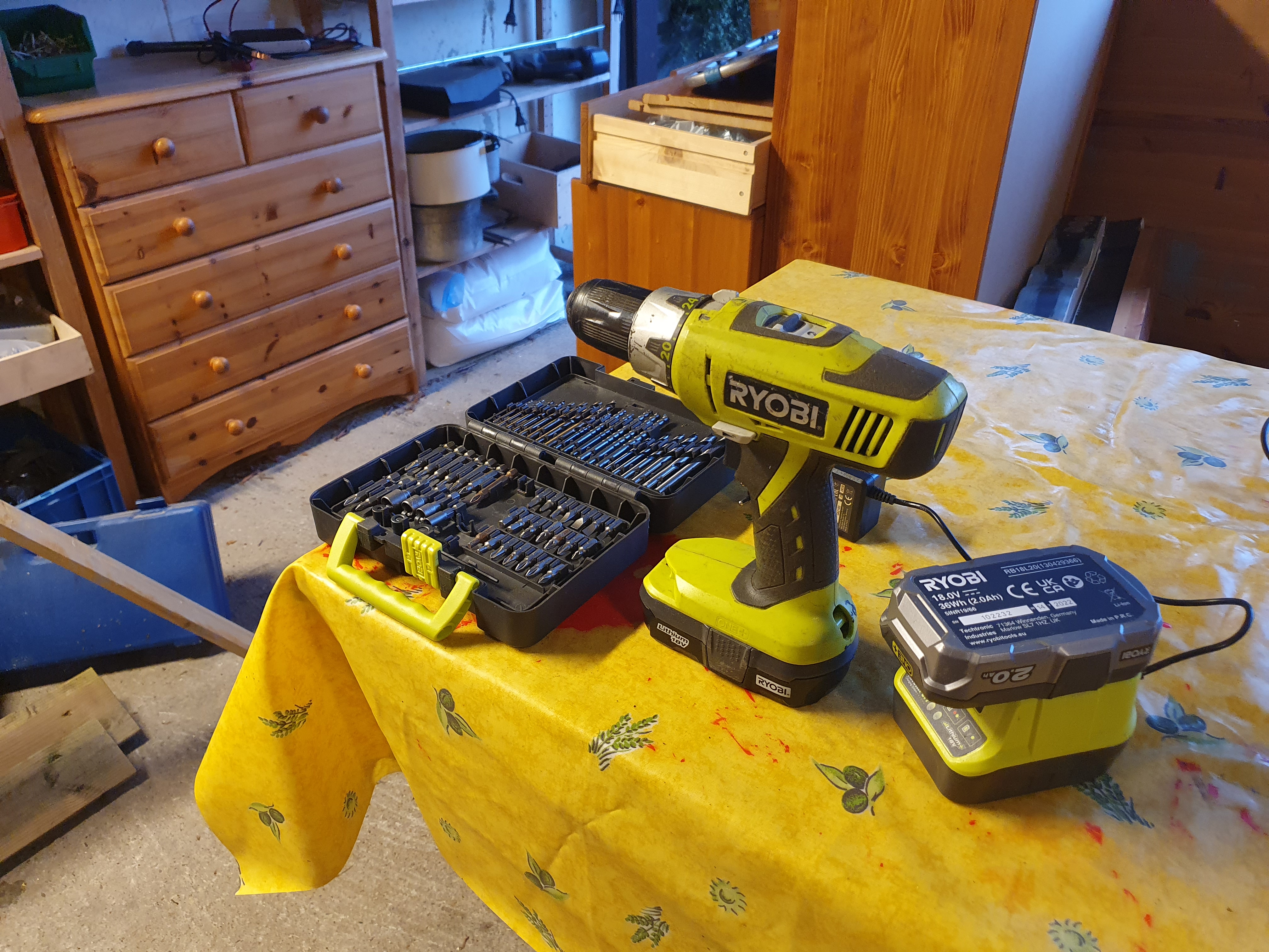 Drill / boremaskin / elektrisk skrutrekker 