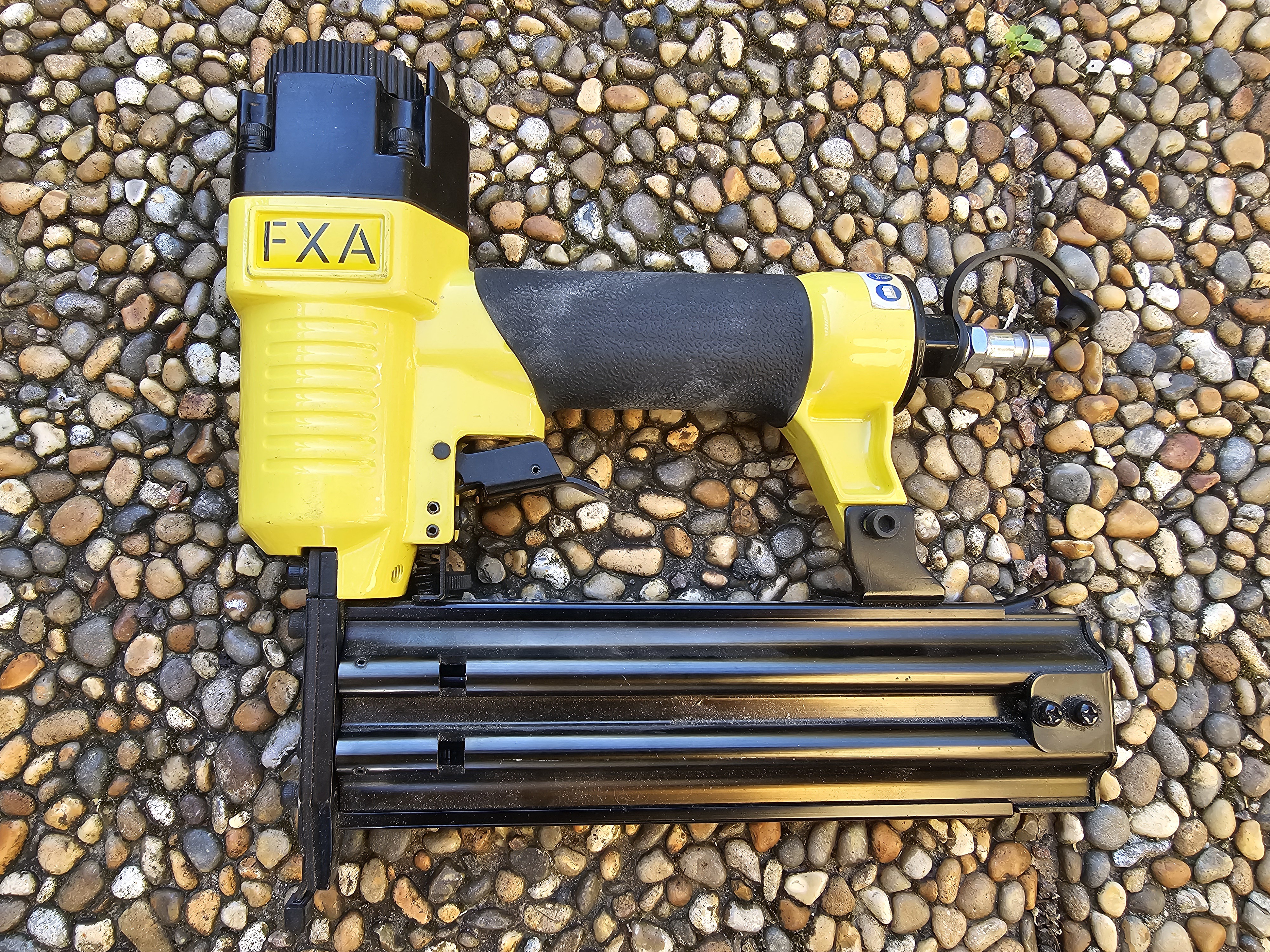 Dyckert pistol, perfekt för att sätta lister