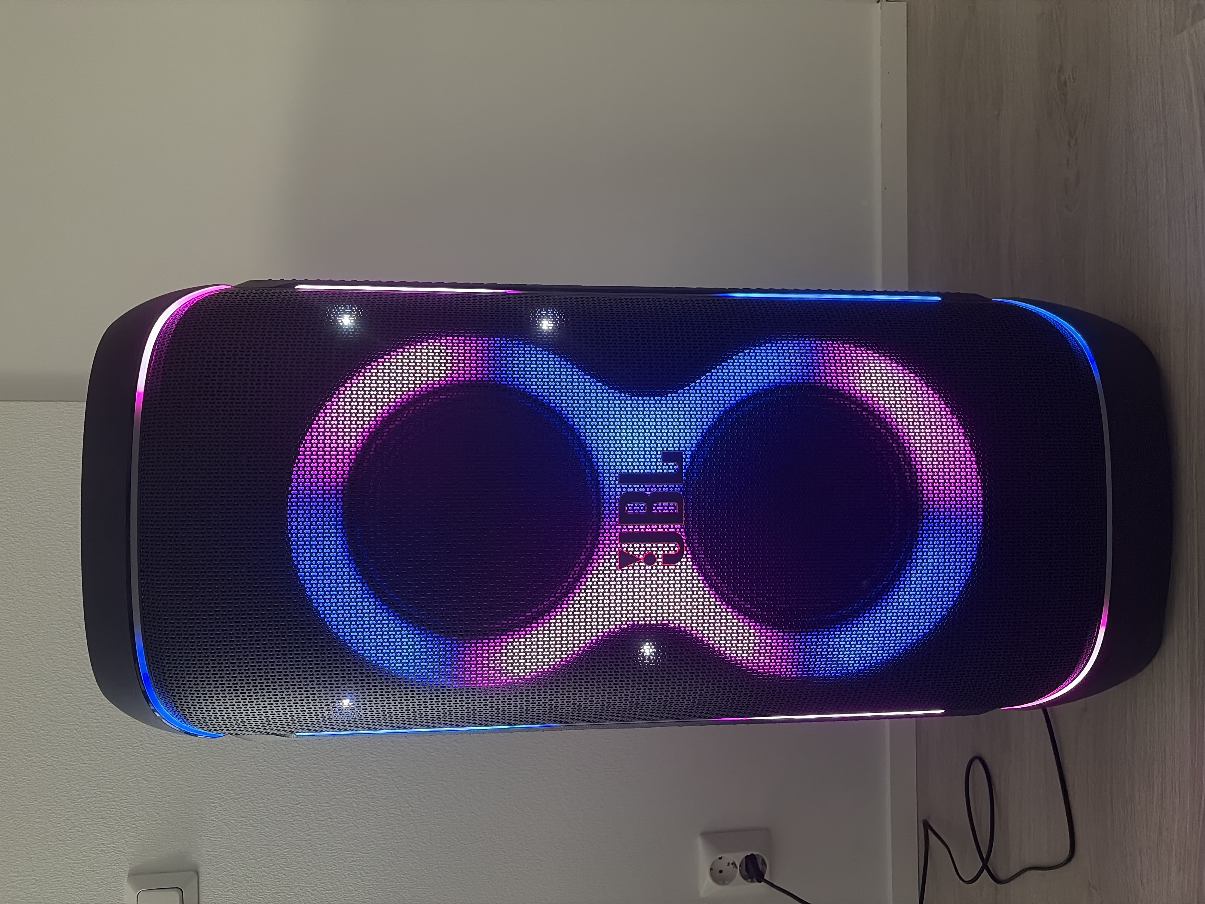 Jbl partybox 720 bilekaiutin akulla 