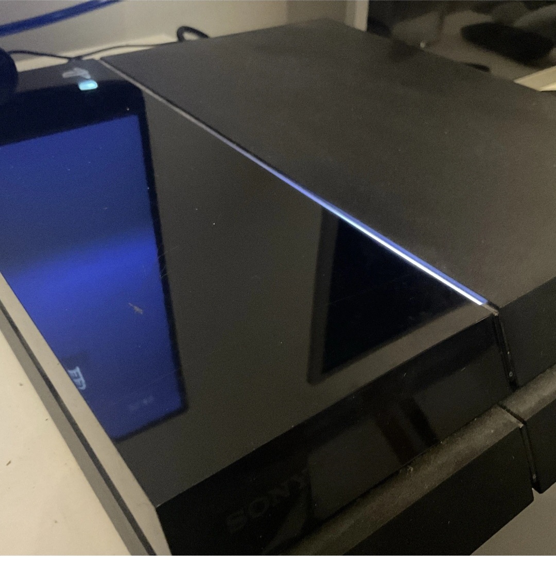 Ps4 500gb (2 controllers)