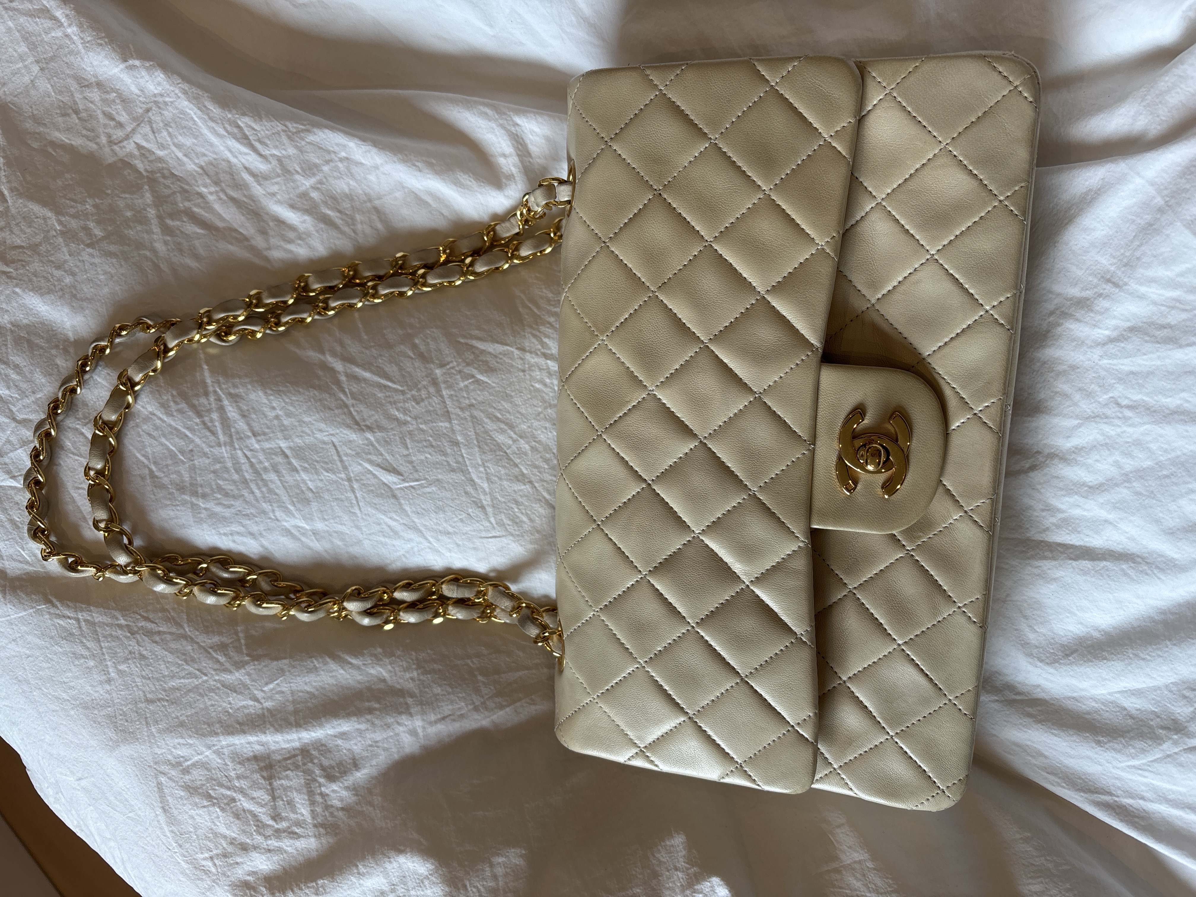 Chanel medium double flap - beige