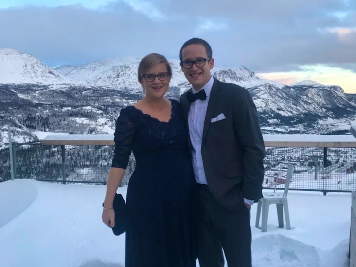 Fotsid kjole med paljettdetaljer