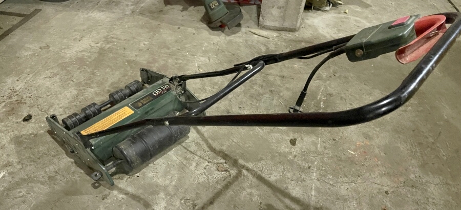 Effektiv och lättanvänd mossrivare!