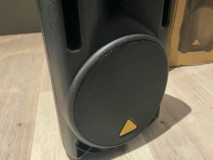 Behringer eurolive b210d active pa speaker system