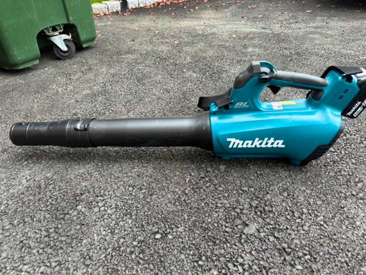Makita batteridriven lövblås