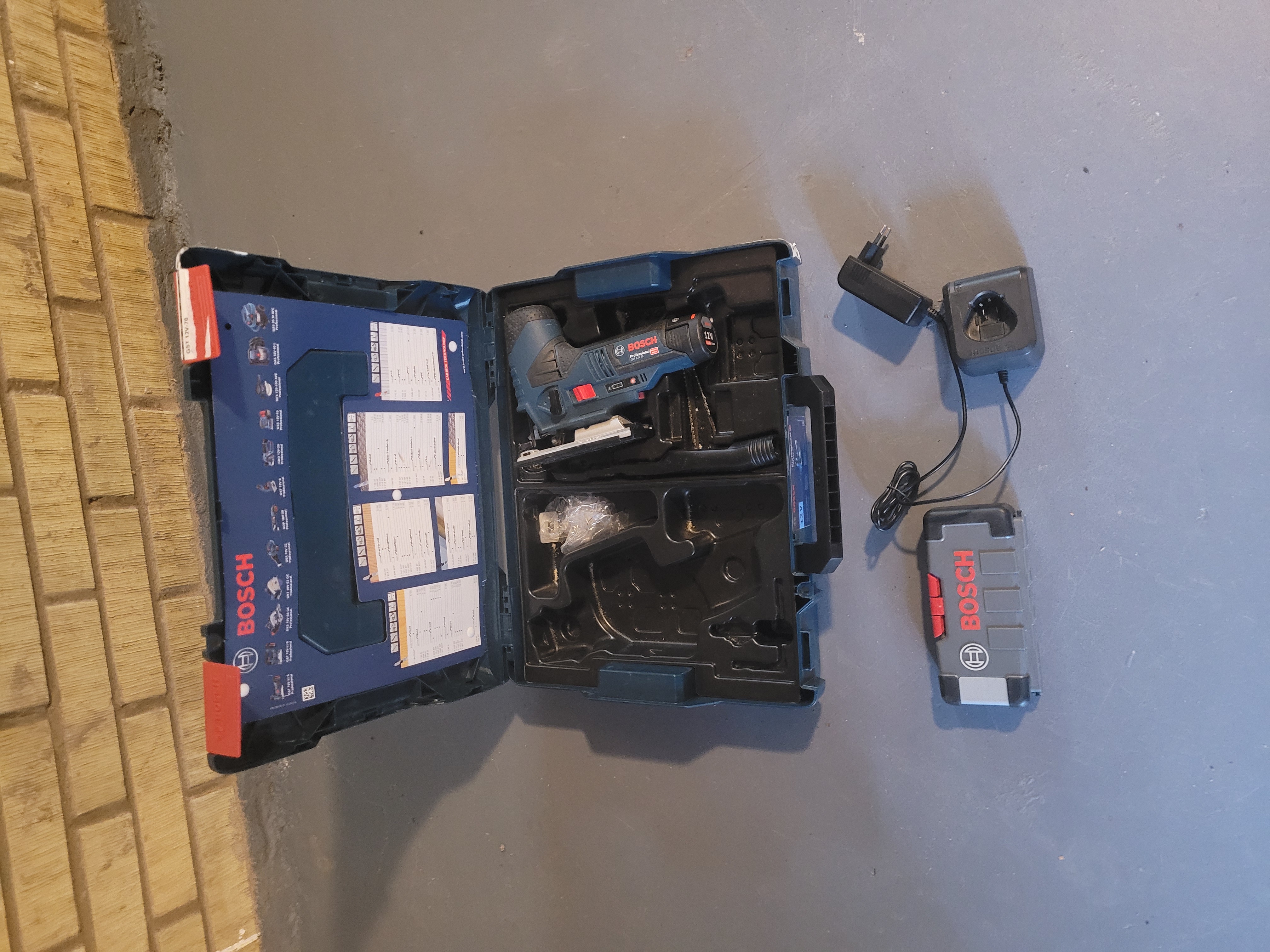 Batteridriven sticksåg bosch gst12v-70