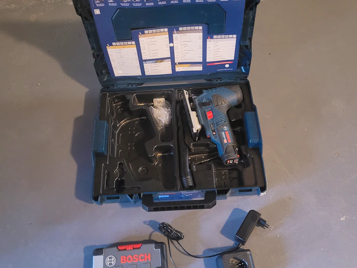 Batteridriven sticksåg bosch gst12v-70