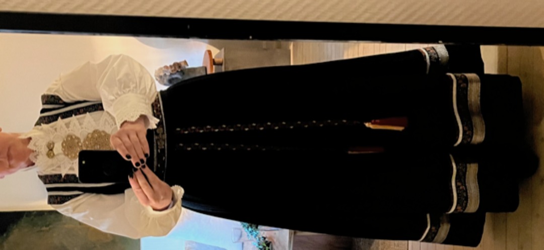 Festdrakt str m, med alt tilbehør.