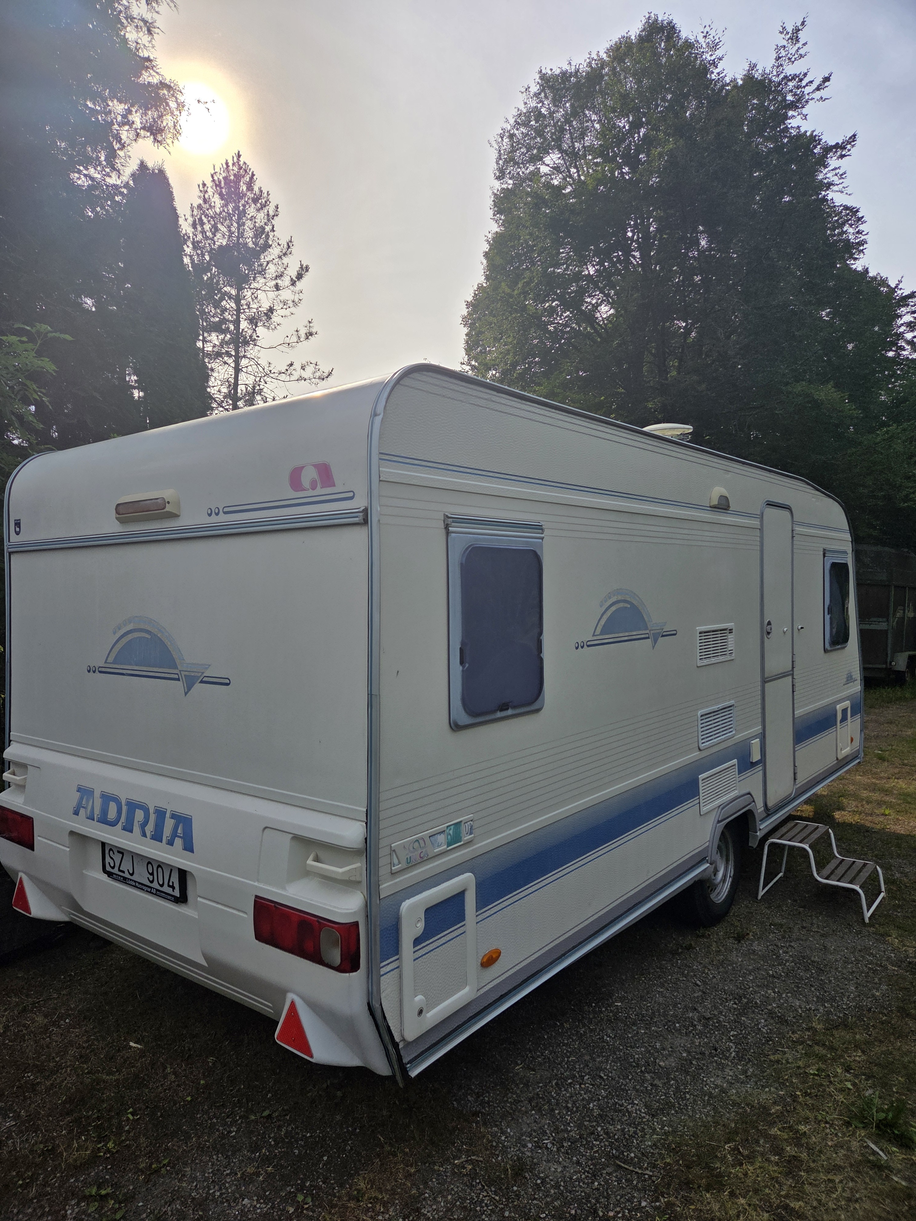 Mysig äldre husvagn!