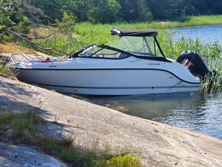 Quicksilver bowraider 605