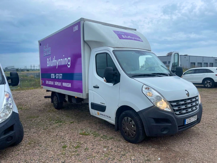 Lätt lastbil 18 kubik med lift