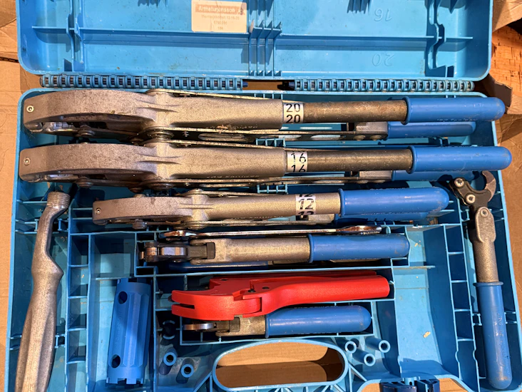 Sanipex verktøy/tenger