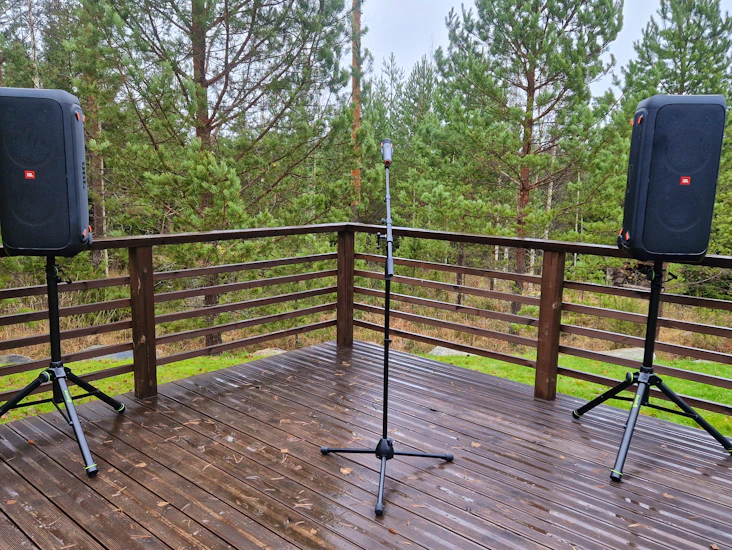 Äänentoistojärjestelmä 2 kpl jbl partybox 310 + 2 mikrofonia