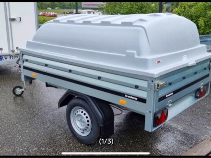 Henger med plastlokk til leie