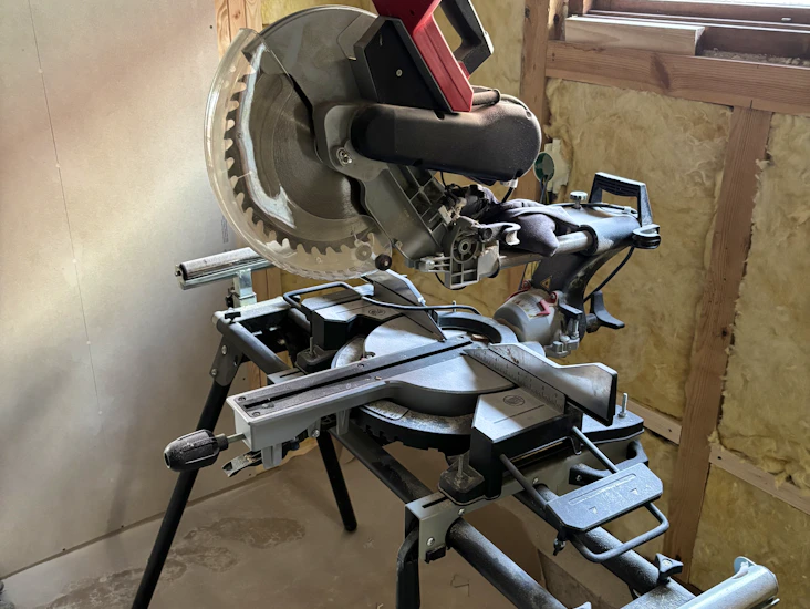 Kraftfull kap- och gersåg 2000 w