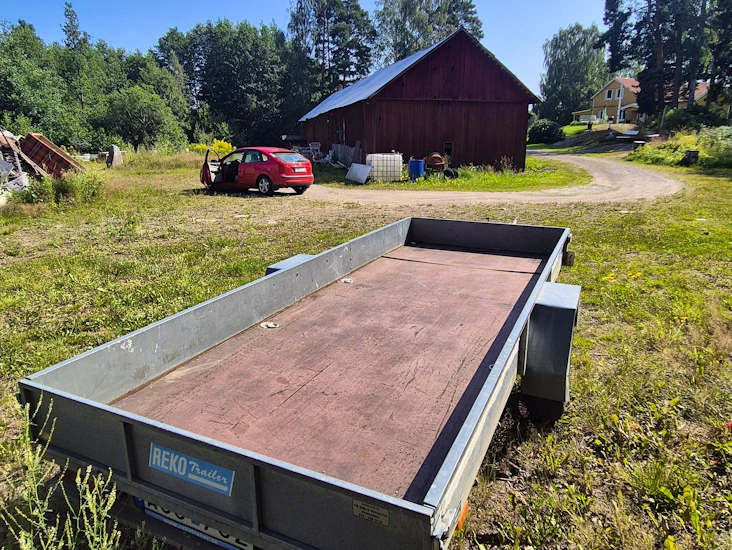 Reko-trailer.