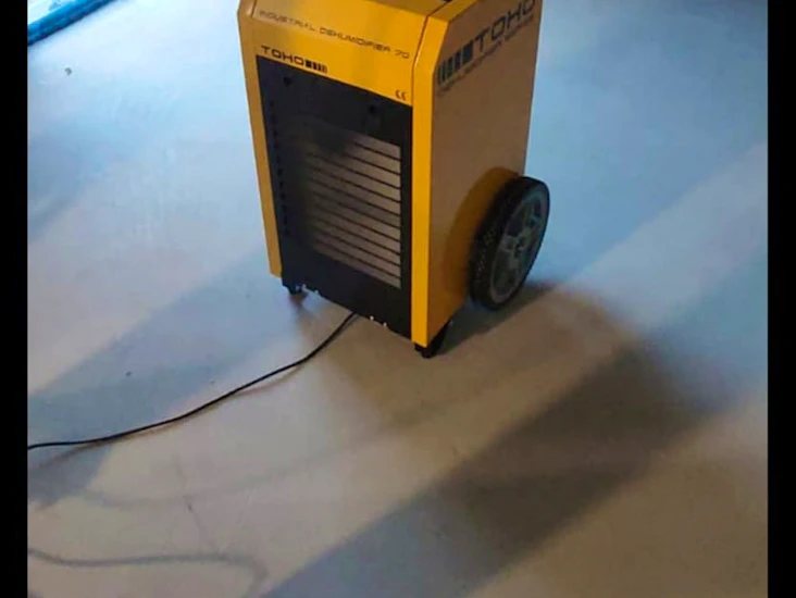 Rakennuskuivain. toho- merkkinen tai vastaava.