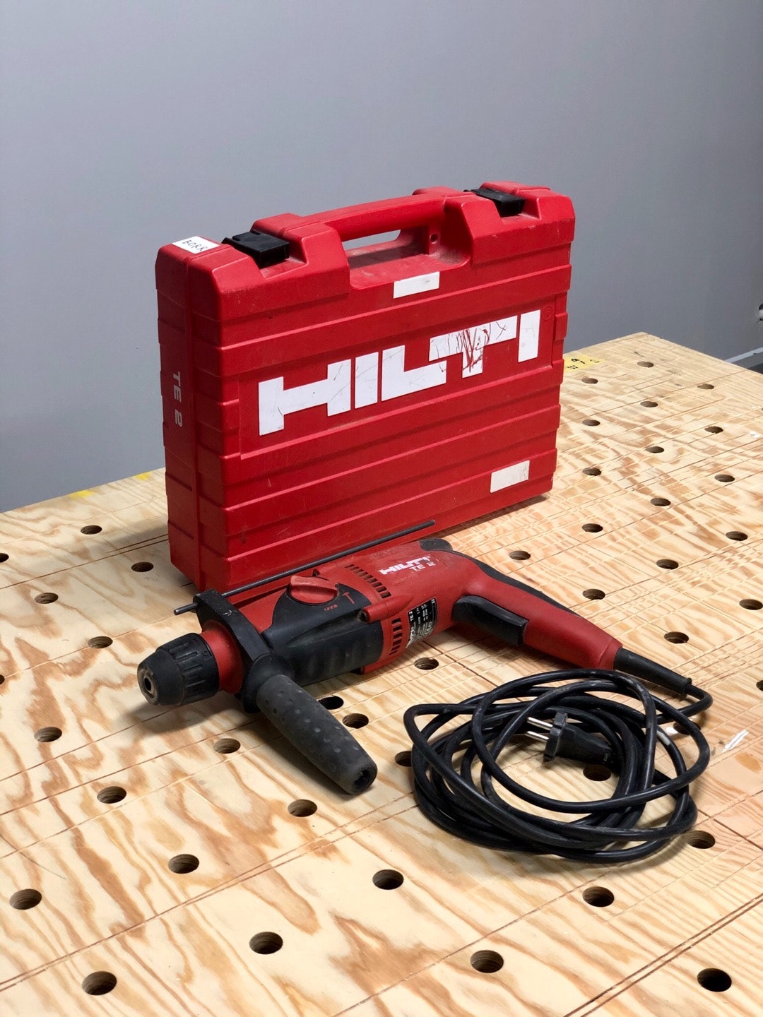 Hyr HILTI TE2 slagborrmaskin av Johan P på Mariatorget, Stockholm