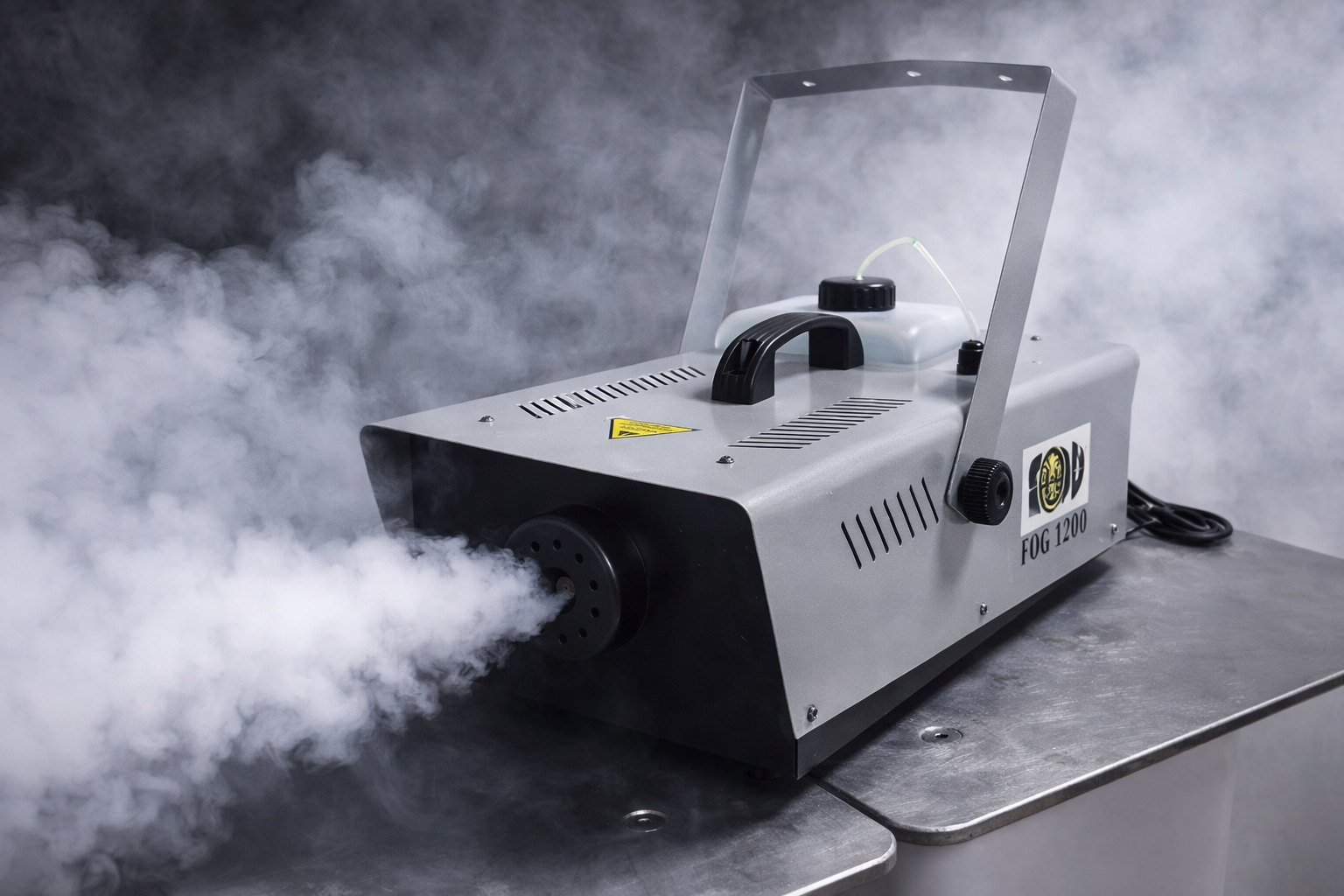 Røykmaskin 1200 w m/trådløs fjernkontroll og kabel 