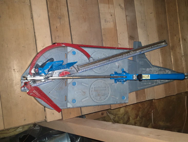 Stor fliskutter montolit og vannsag