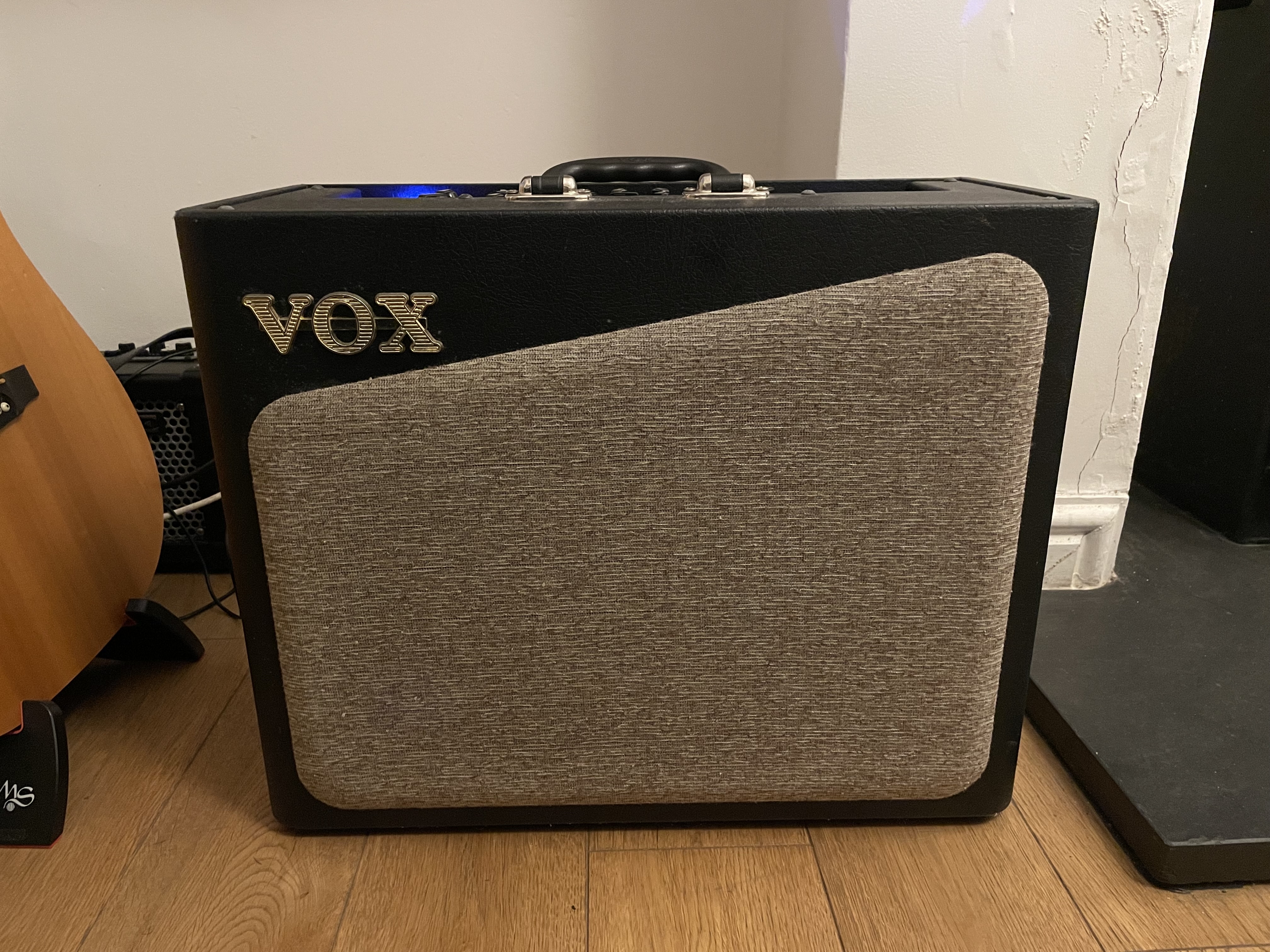 Vox av30 hybrid guitar amplifier