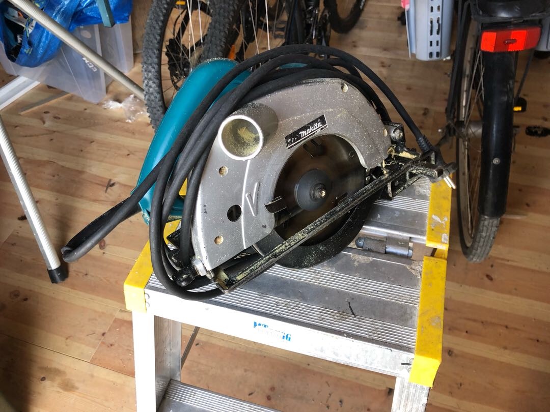 Liten smidig makita cirkelsåg