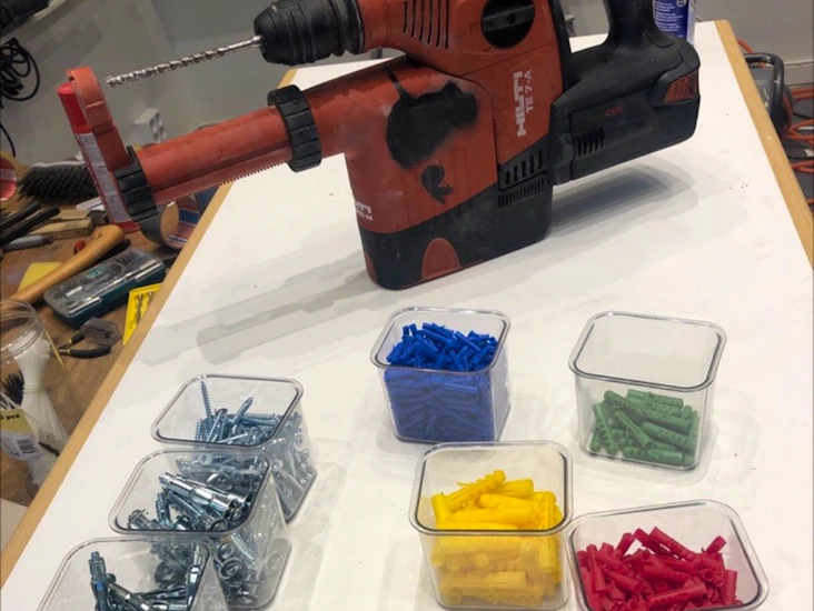 Slagborr med dammsugare o infästning