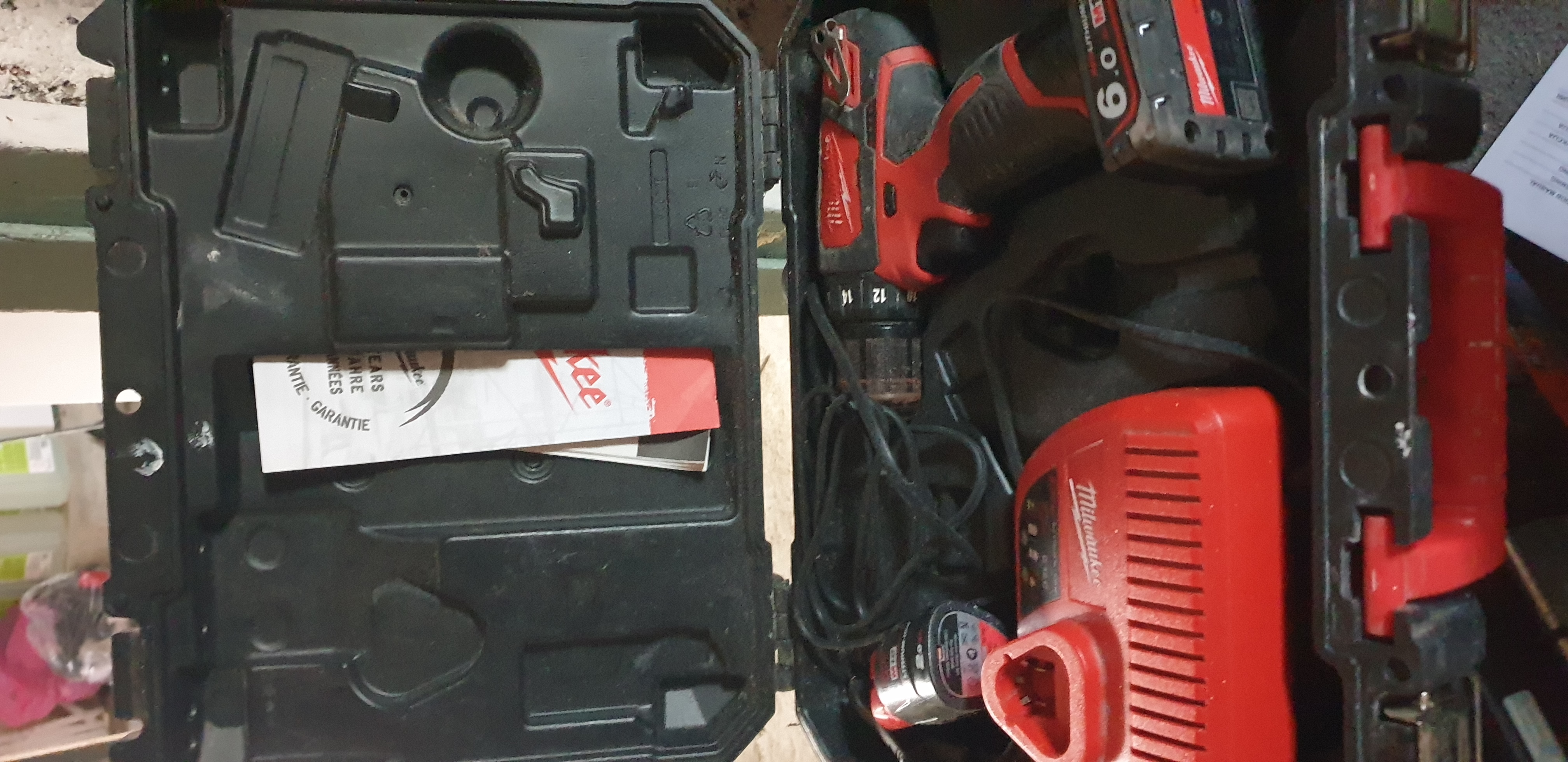 Milwaukee m12 bdd bor-/skrutrekker med kraftig 6.0 ah batteri og koffert