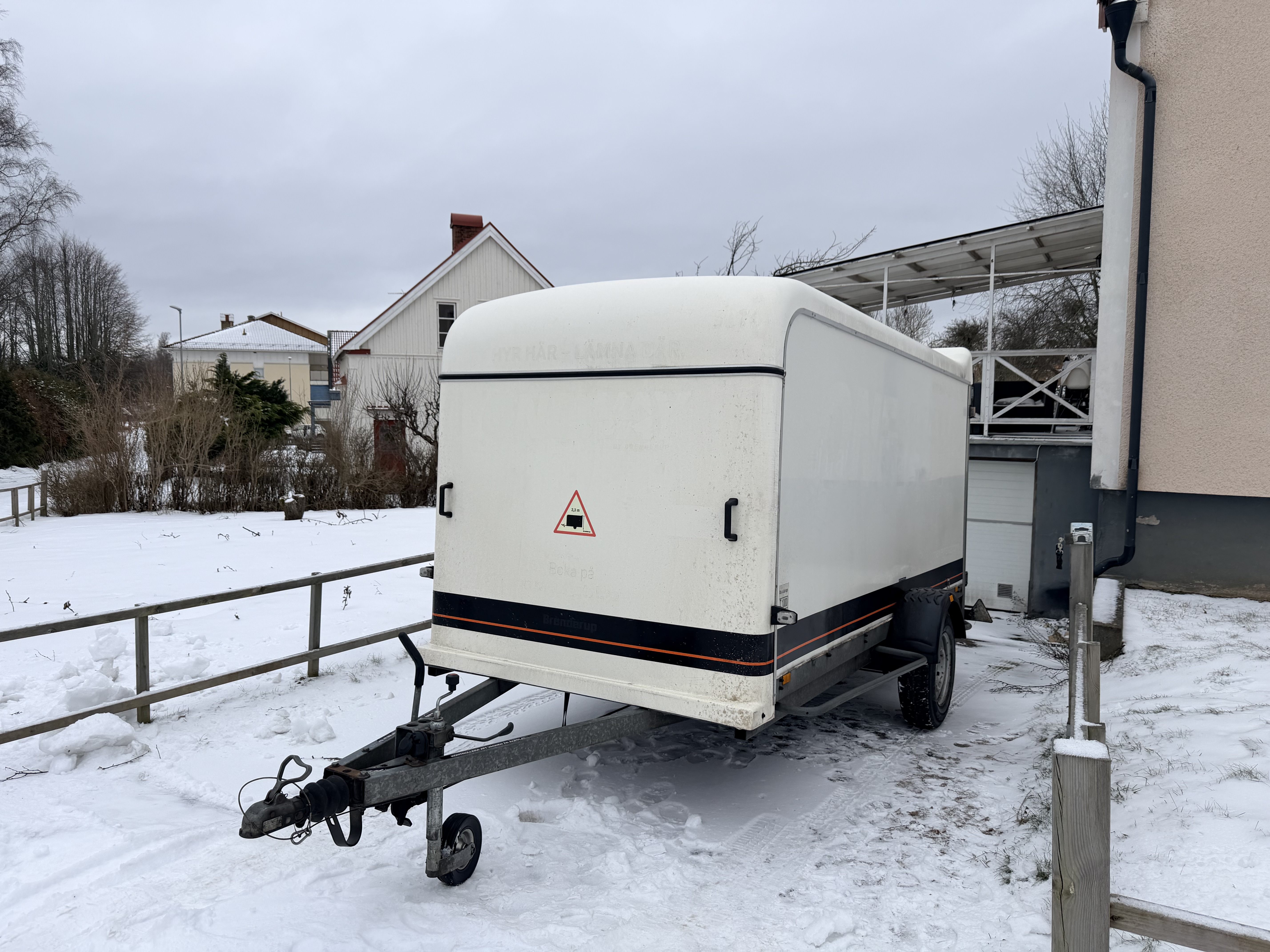 Stort skåpsläp / flyttsläp (brenderup 9.5m³) – får dras med b-kort!