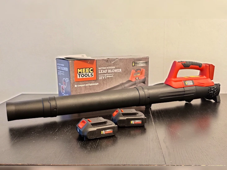 Liten och smidig lövblås, batteridriven