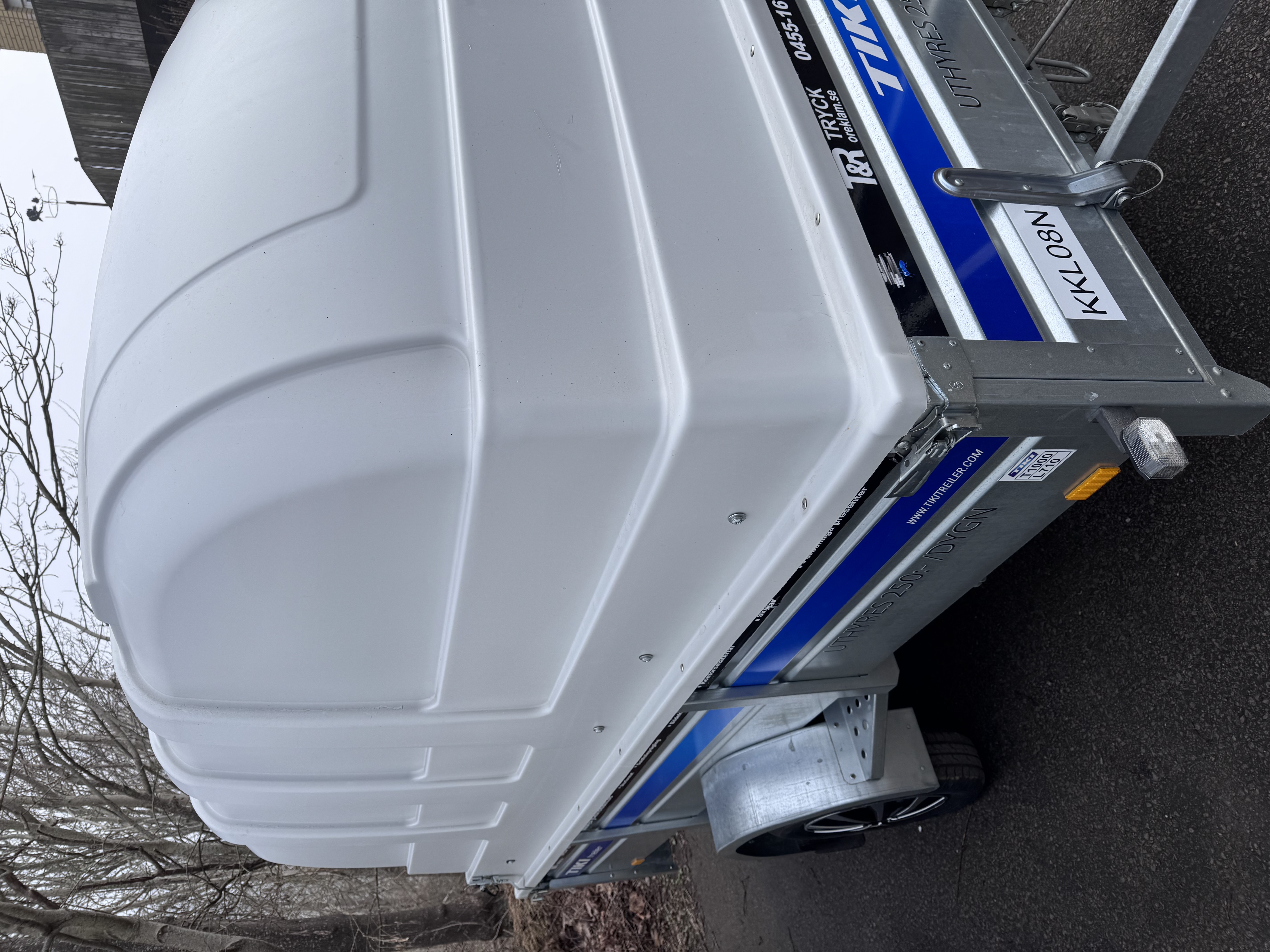 Stor smidig släp med kåpa med mycket lastvikt