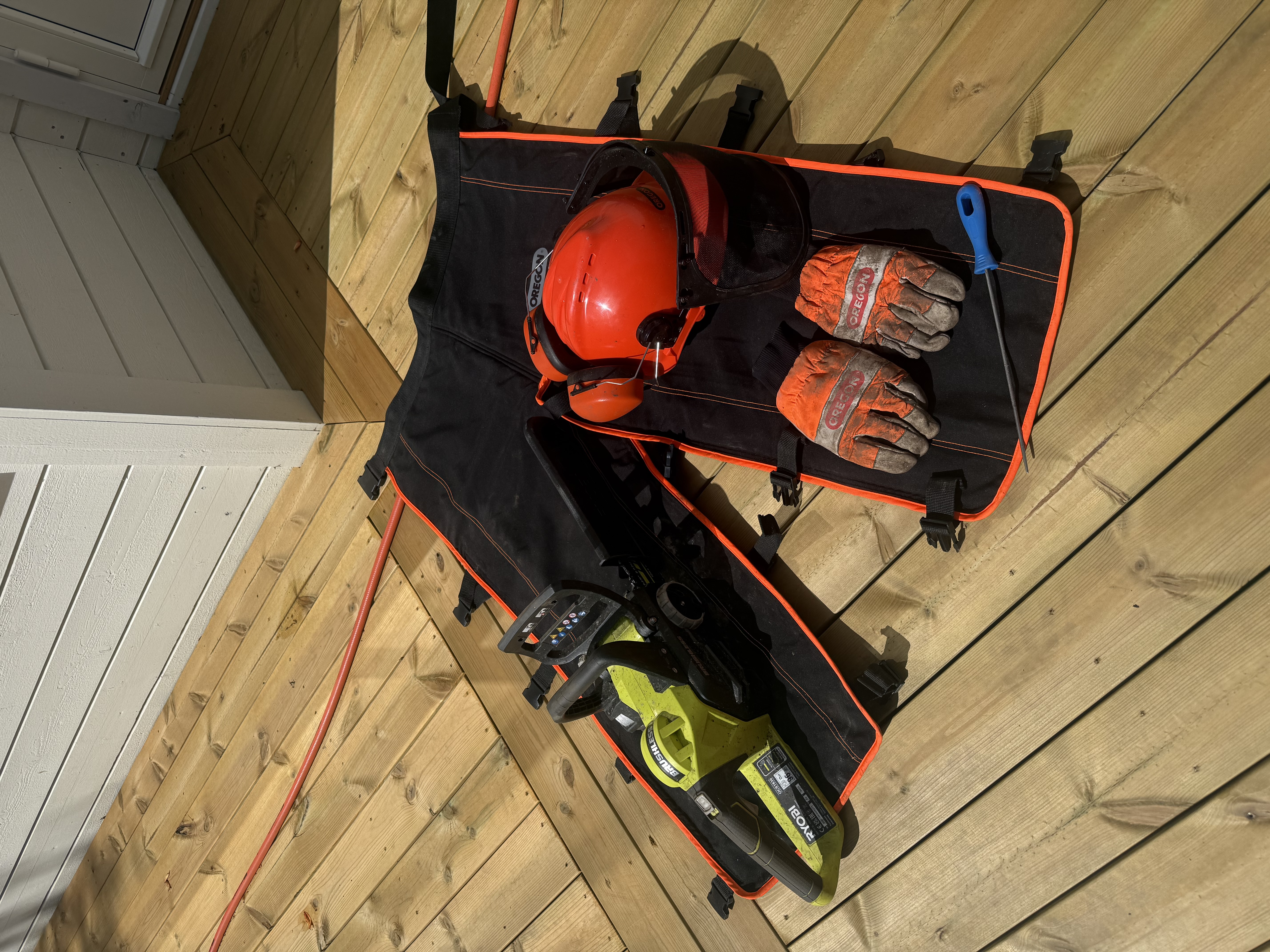 Ryobi ocs1830 m/ batteri og verneutstyr 