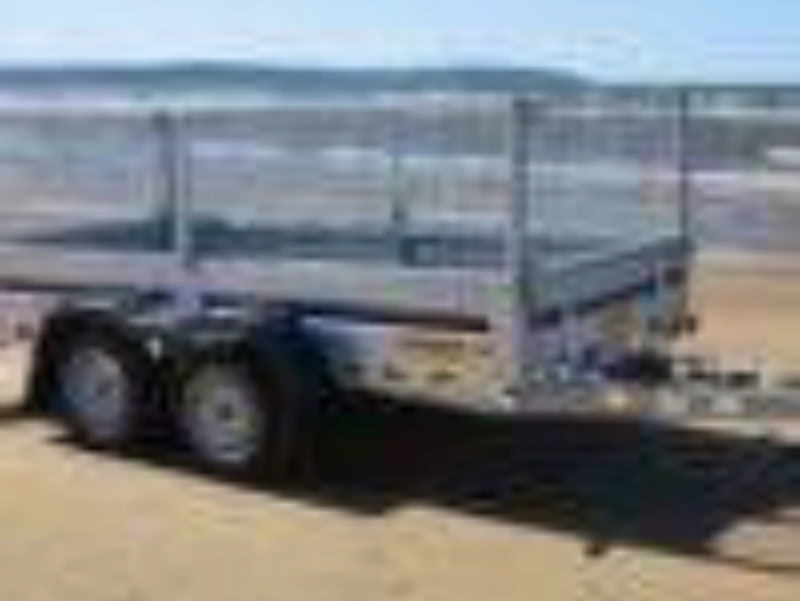 Boggiesläp med grindar.