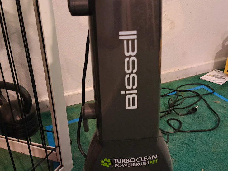 Small carpet cleaner