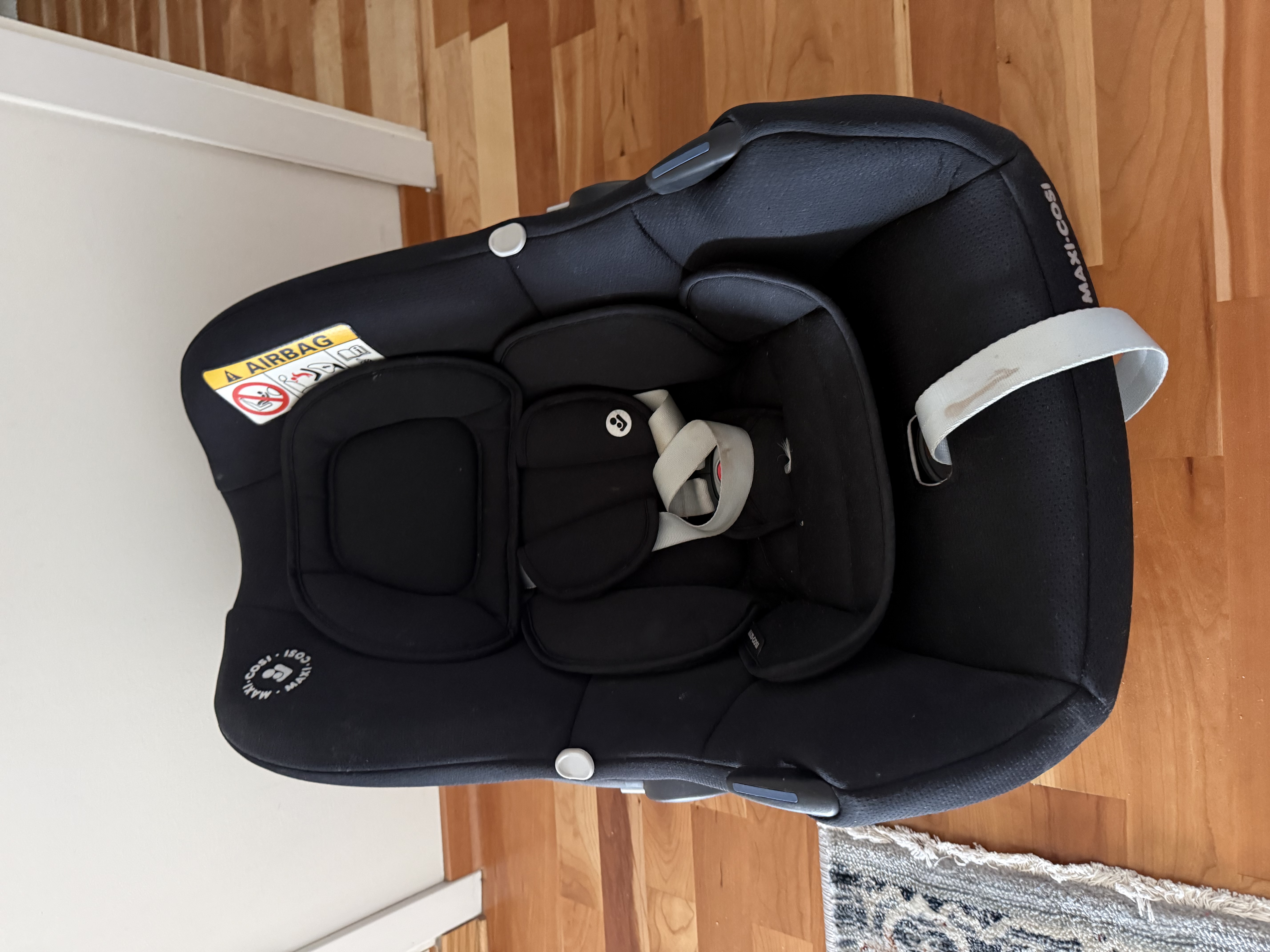 Renting maxi cosi car seat(0-18 months )