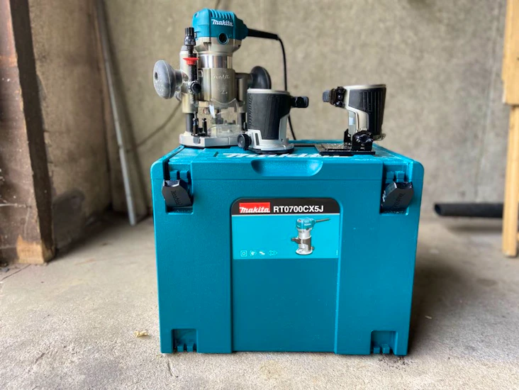 Makita rt0700cx5j