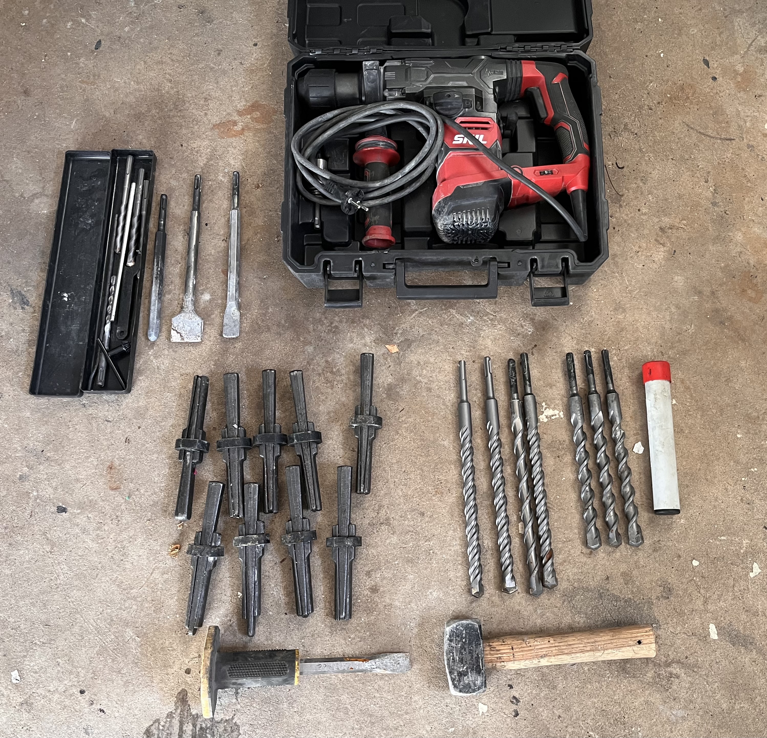 Komplett kit för stenspräckning: borrhammare (1500w), 9 kilar, borr & slägga