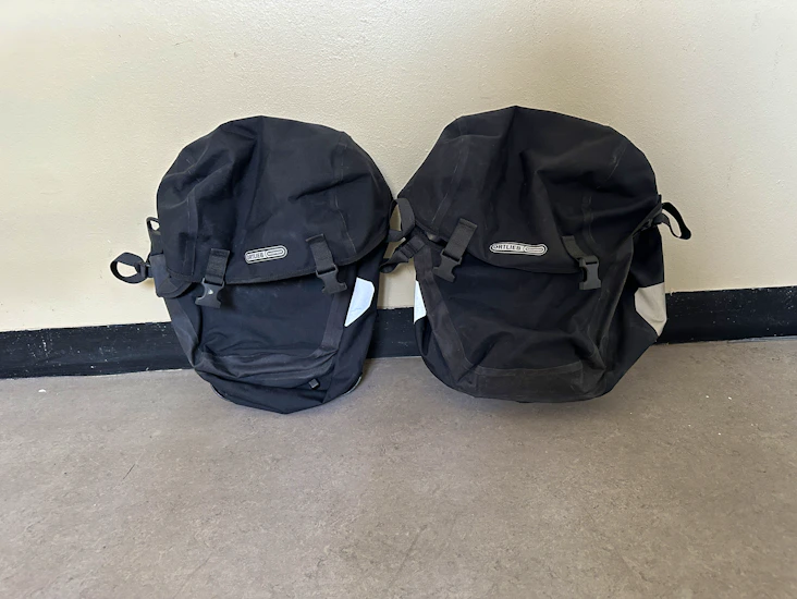 Et sæt ortlieb bike-packer plus cykeltasker til bagagebærer