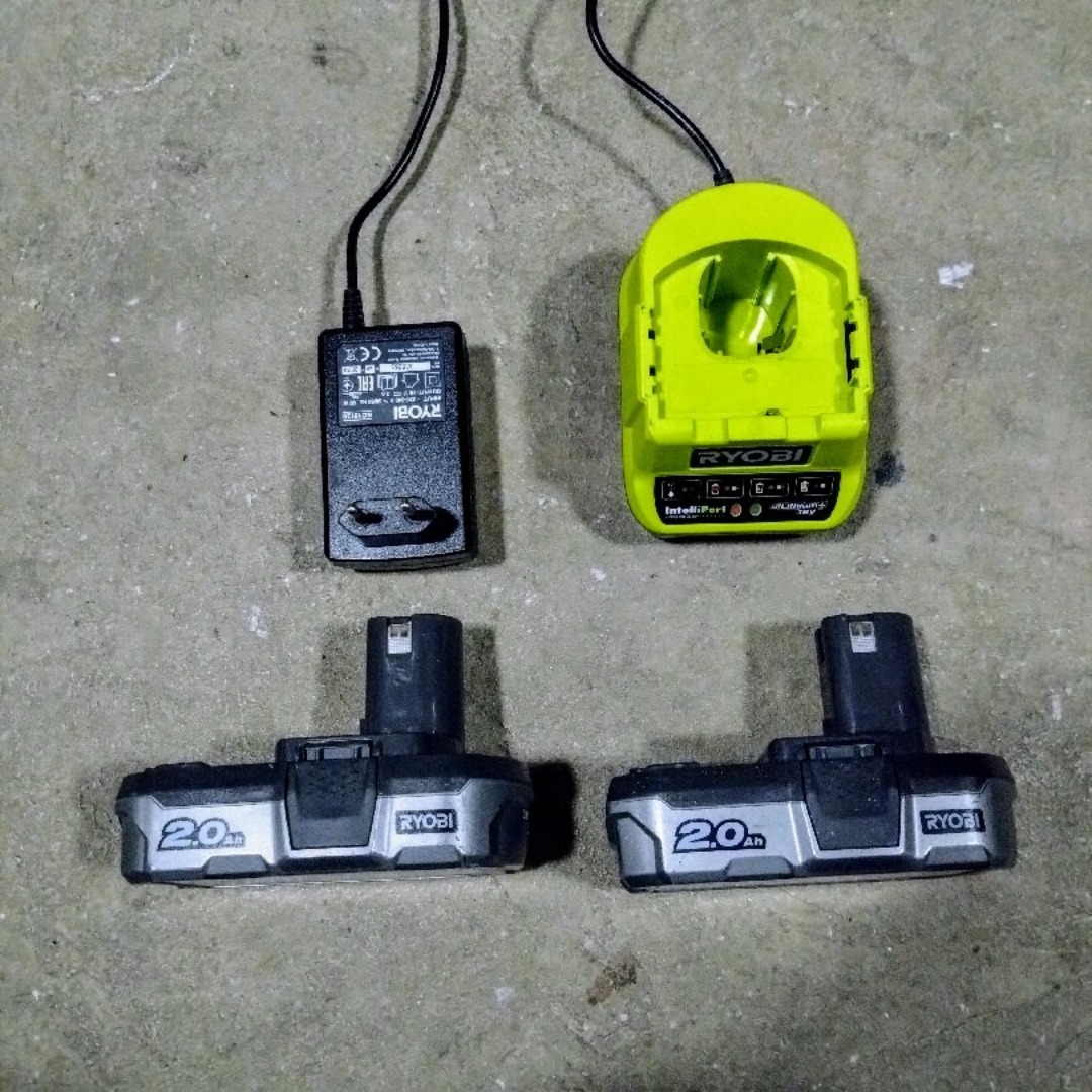Batteri och laddare ryobi
