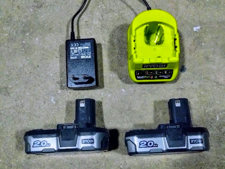 Batteri och laddare ryobi