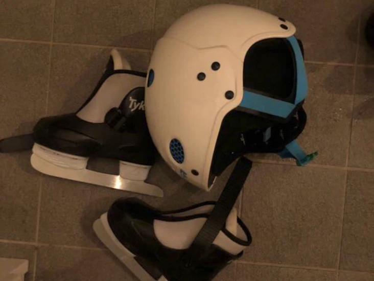 Barnskridskor 24-25 inkl hjälm