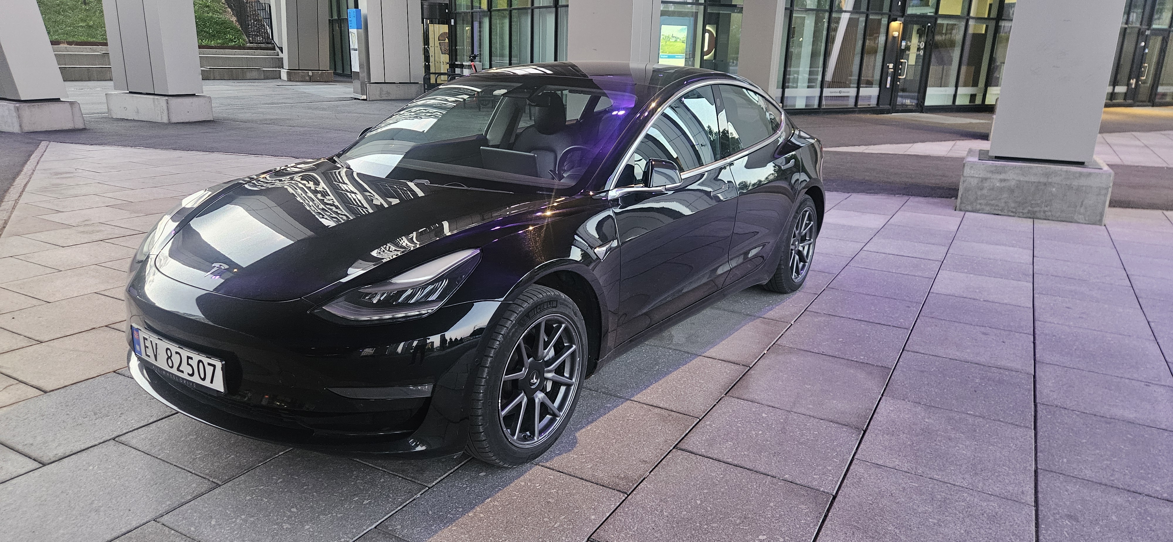 Tesla model 3 - sr+ 